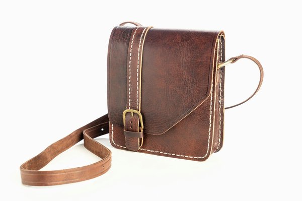 Les tendances incontournables en matière de sacoches pour homme cette saison.